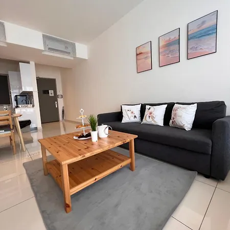 Luxury & Glamorous Suite#Georgetown#Infinitypool# 2 Bedroom Living Room With Double Bed